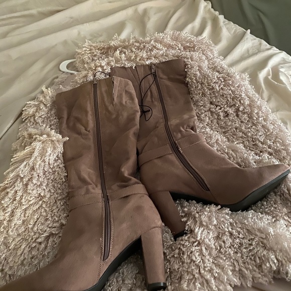 Jones New York boots - Picture 2 of 3